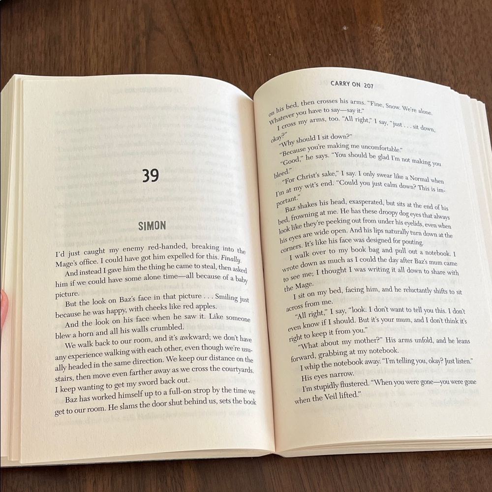 📕 3/$15 Rainbow Rowell 'Carry On' Book - Picture 4 of 7